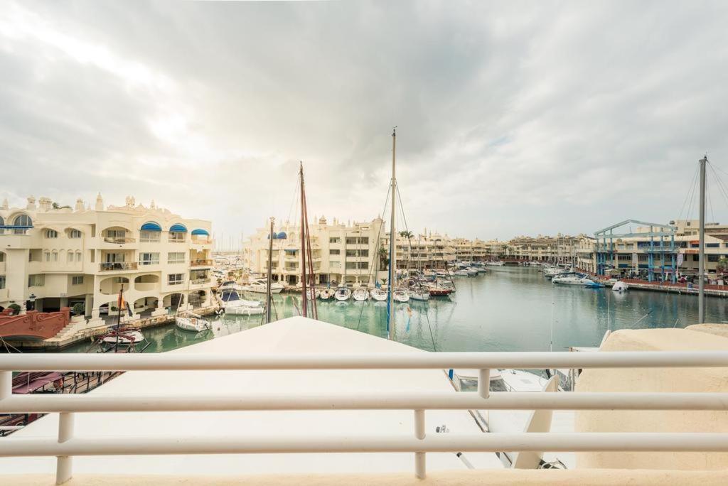 Apartamento En Puerto Marina B32 เบนัลมาเดนา ภายนอก รูปภาพ