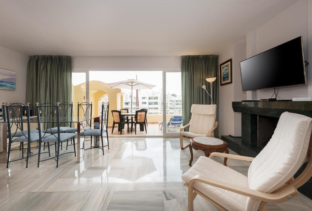 Apartamento En Puerto Marina B32 เบนัลมาเดนา ภายนอก รูปภาพ