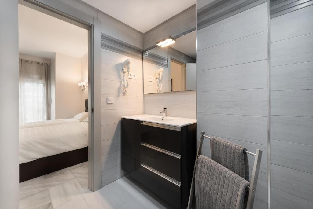 Apartamento En Puerto Marina B32 เบนัลมาเดนา ภายนอก รูปภาพ