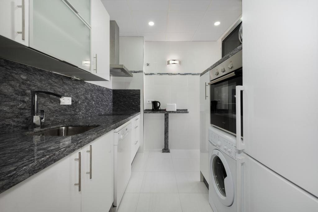 Apartamento En Puerto Marina B32 เบนัลมาเดนา ภายนอก รูปภาพ
